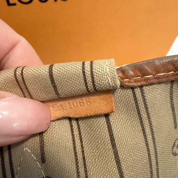 Louis Vuitton Brown Monogram Neverfull Bag - Picture 7 of 12